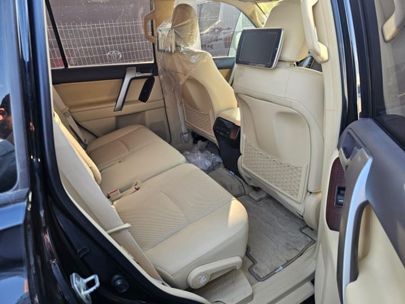 Toyota Prado VXR 4.0L 4WD LHD-GCC SPECS-Automatic-petrol-6 Cylinders-7 Seats-5 Doors