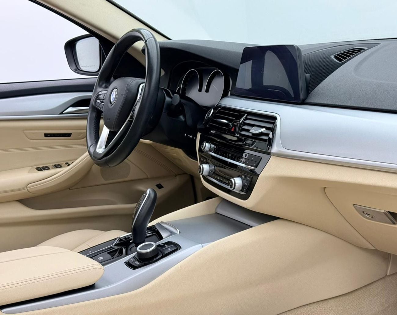 BMW 520i M SPORT 2020 BMW 520i, Warranty, Service History, Fully Loaded, Excellent Condition, GCC