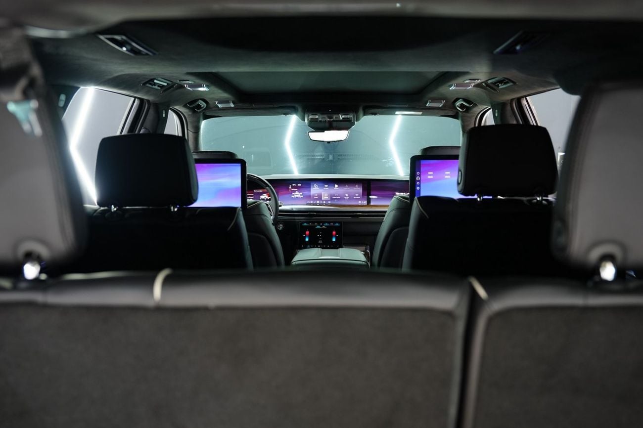 كاديلاك إسكالاد 2025 Cadillac Escalade Sport Platinum,Rear Screen,Night Vision,Power Side Steps, Dealer Warr + Serv