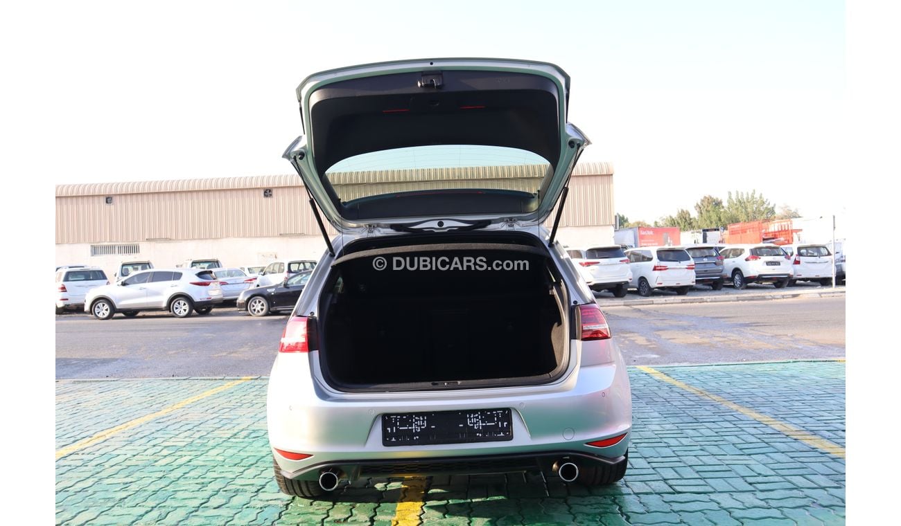 فولكس واجن جولف Volkswagen Golf GTI GCC V4 - Fully Loaded - Perfect Condition