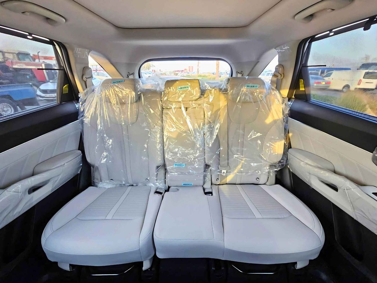 Kia Sorento 2.5 Petrol, Driver Power Seat, Panoramic Roof, 4WD, Full Option (CODE# 68052)