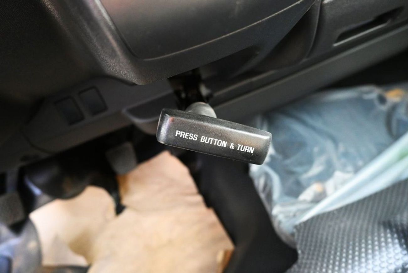 Toyota Hiace Toyota Hiace 2024 15 seats 2.5 L Diesel