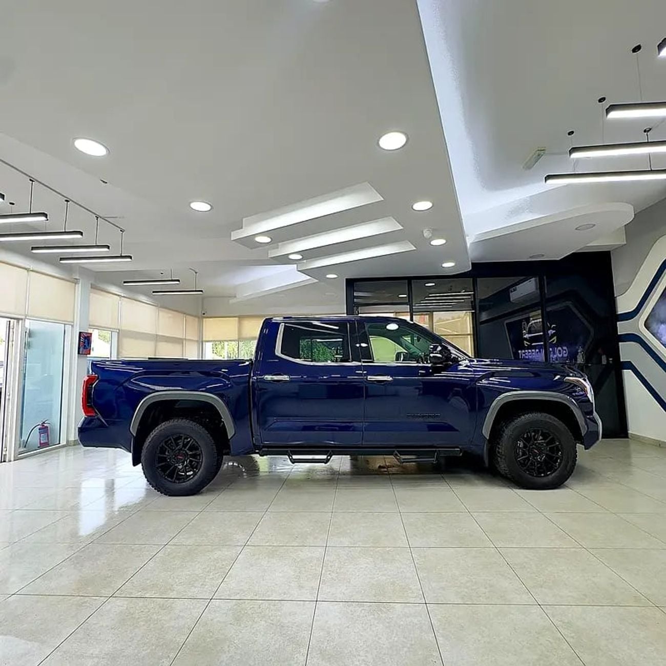 تويوتا تاندرا Crewmax Limited 5.7L Limited