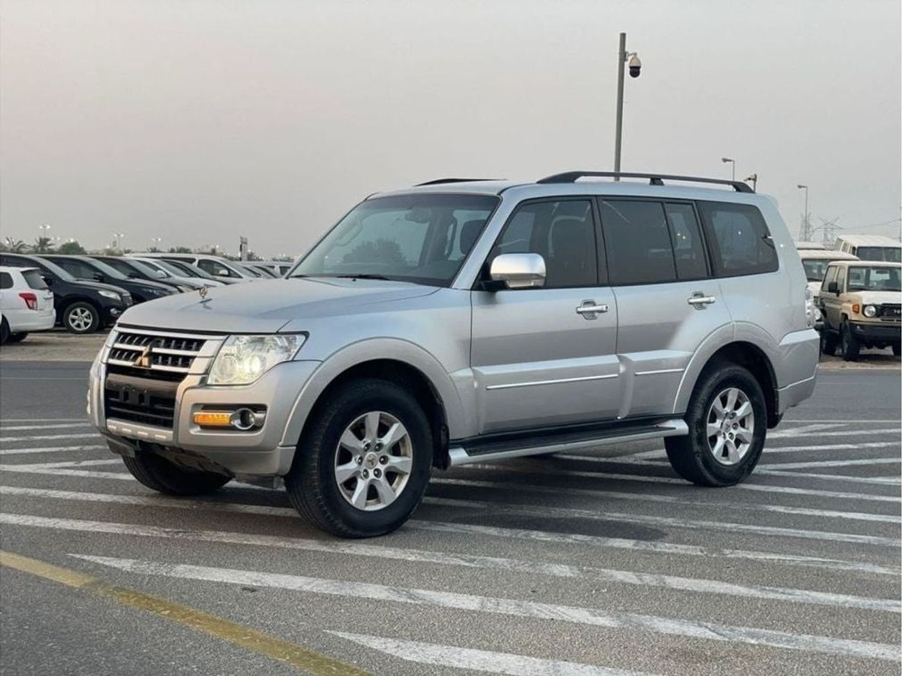 ميتسوبيشي باجيرو 2022 Mitsubishi Pajero GLS 3.0L MidOption+ 7 Seater - 4x4 AWD - Rear CAM - Original Paint -