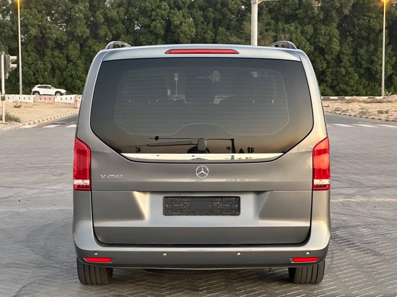 Mercedes-Benz V 250 Std 2.1L MODEL 2020 GCC CAR PERFECT CONDITION INSIDE AND OUTSIDEE