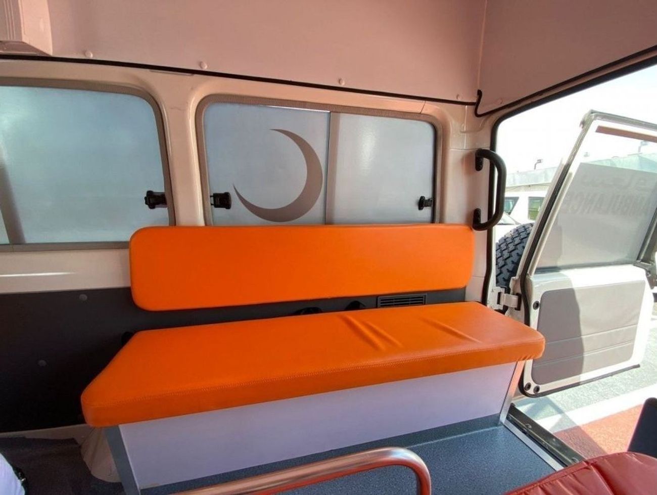 Toyota Land Cruiser 70 TOYOTA LAND CRUISER LC78  AMBULANCE 4.2L DIESEL 6 CYLINDER M/T