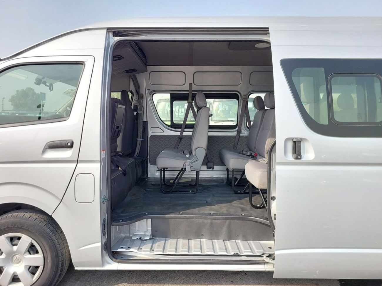 Toyota Hiace TOYOTA HIACE COMMUTER VAN RHD 2014 MODEL 3.0 L DIESEL AUTOMATIC(PM13991)