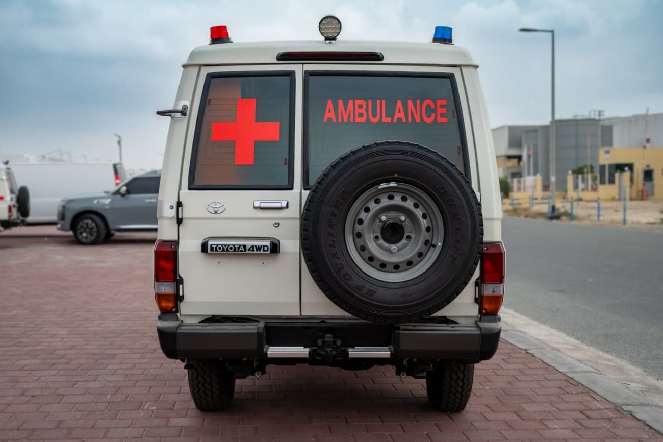 تويوتا لاند كروزر 70 LC 78 | Manual Transmission | 4.2L Diesel | 3 door | Basic Life Support Ambulance