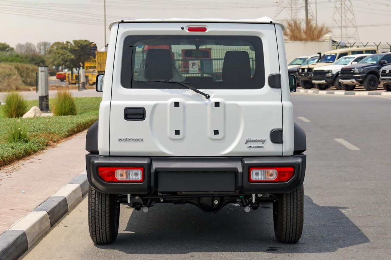 سوزوكي جيمني للبيع في دبي الإمارات: سوزوكي جمني GL بابين 2026 جديدة بالكامل. عداد صفر، قير عادي، بنزين، دفع رباعي