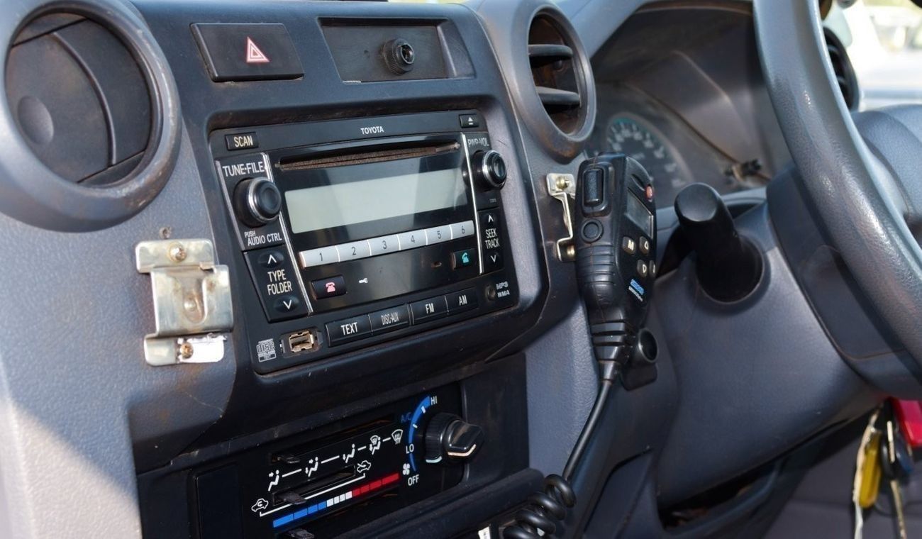 تويوتا لاند كروزر بيك آب LX V8 d