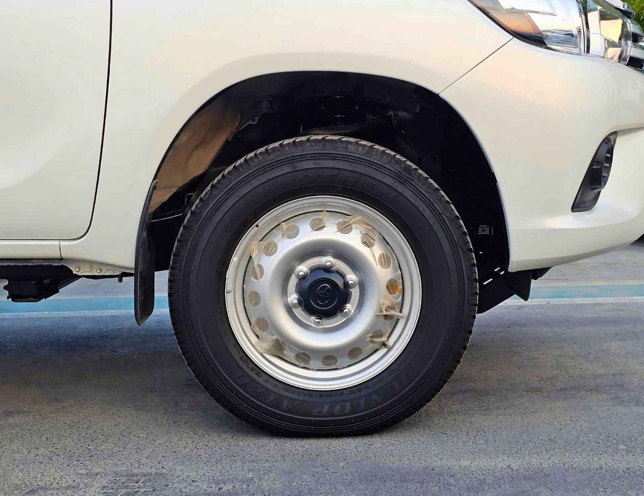 Toyota Hilux NARROW BODY / DOUBLE CABIN / 2.4L DIESEL M/T 4WD /  POWER WINDOWS (CODE#HMD)