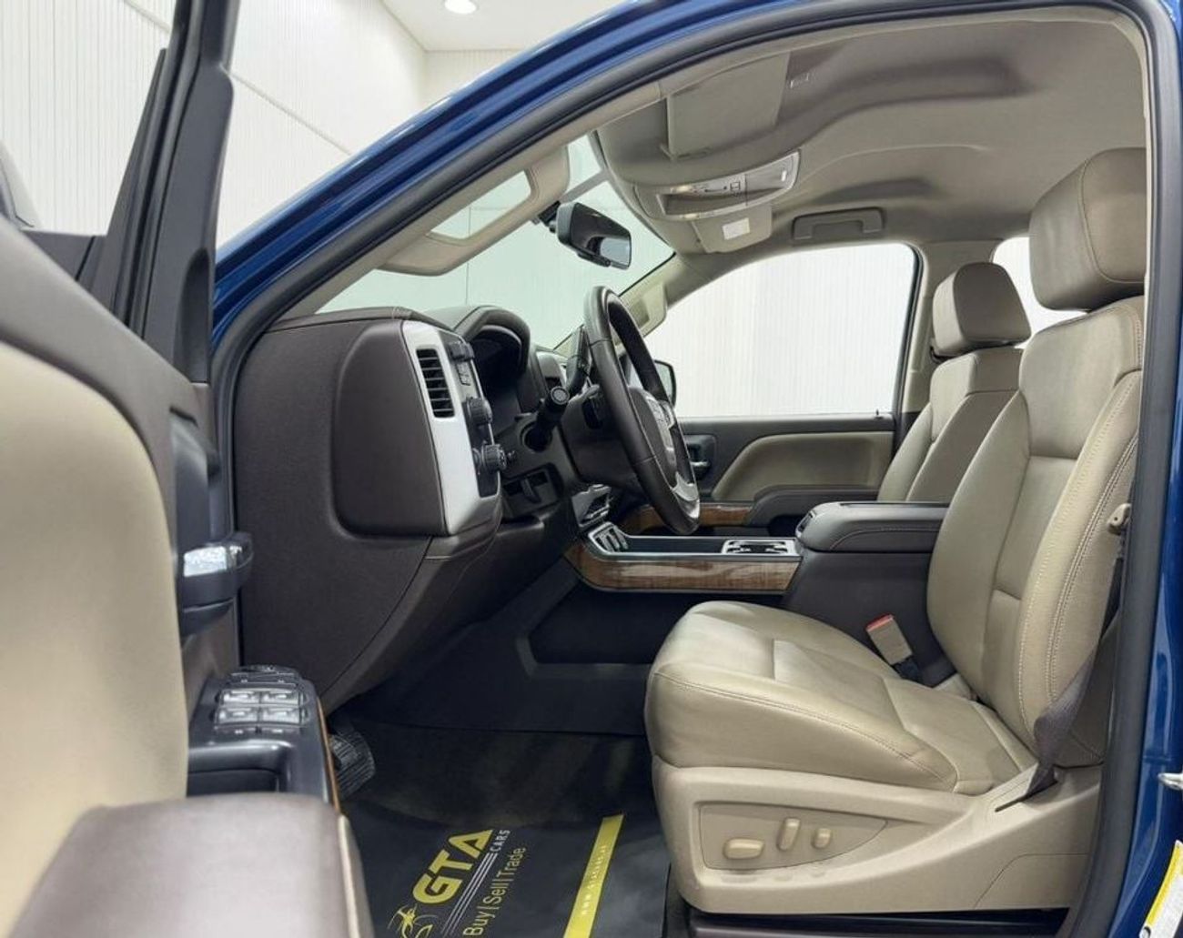 GMC Sierra 6.0L V8 2500HD SLE 2018 GMC Sierra 2500HD SLE, Warranty, Full GMC Service History, Very Low Kms, GCC