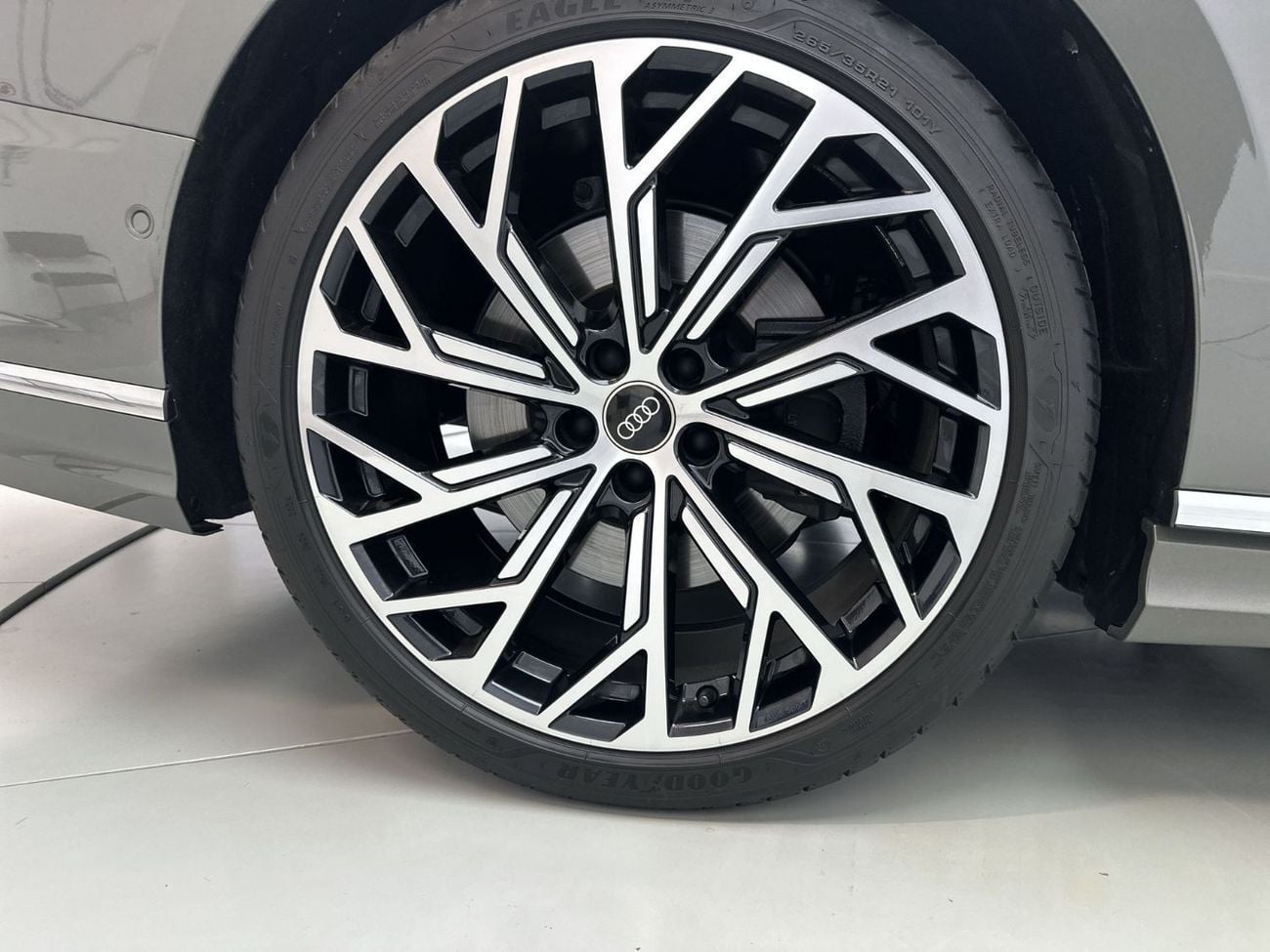 Audi A8 55 TFSI LWB 55 TFSI quat 340hp Luxury (Ref# 08308)
