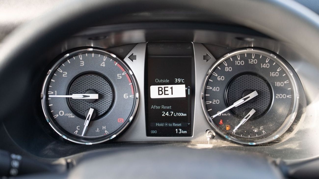 تويوتا هيلوكس 2025 Toyota Hilux 2.4 - Silver Metallic Inside Black | Export Only