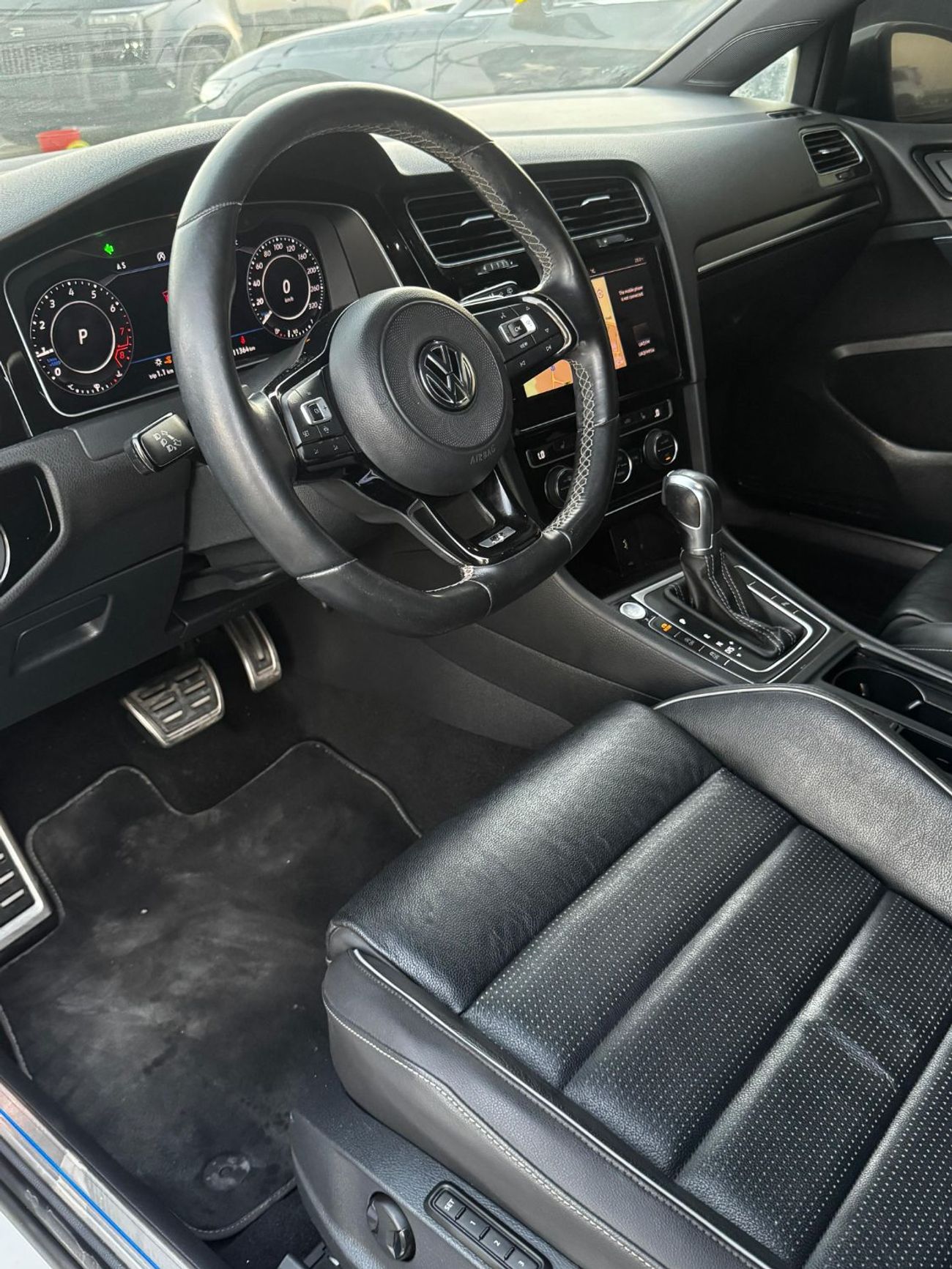 Volkswagen Golf R Base 2.0T