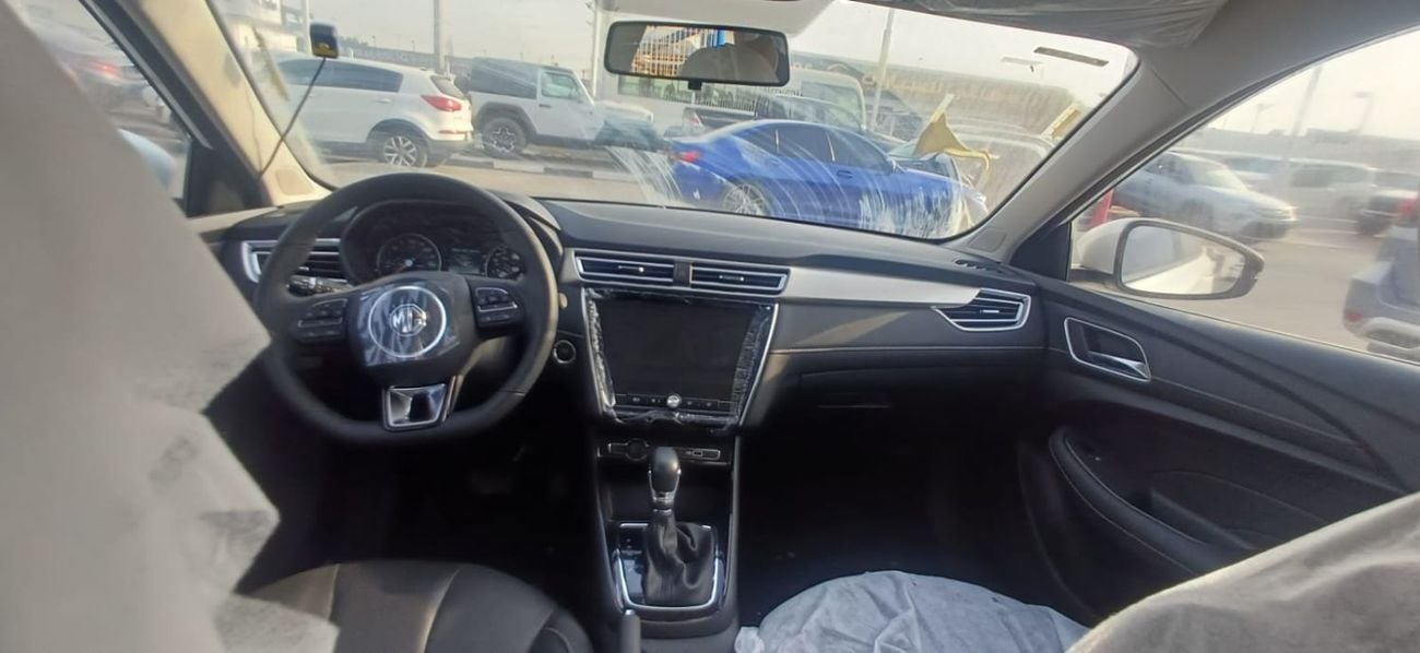 MG 5 LUX MG 5 COLOR WHITE MODEL 2025