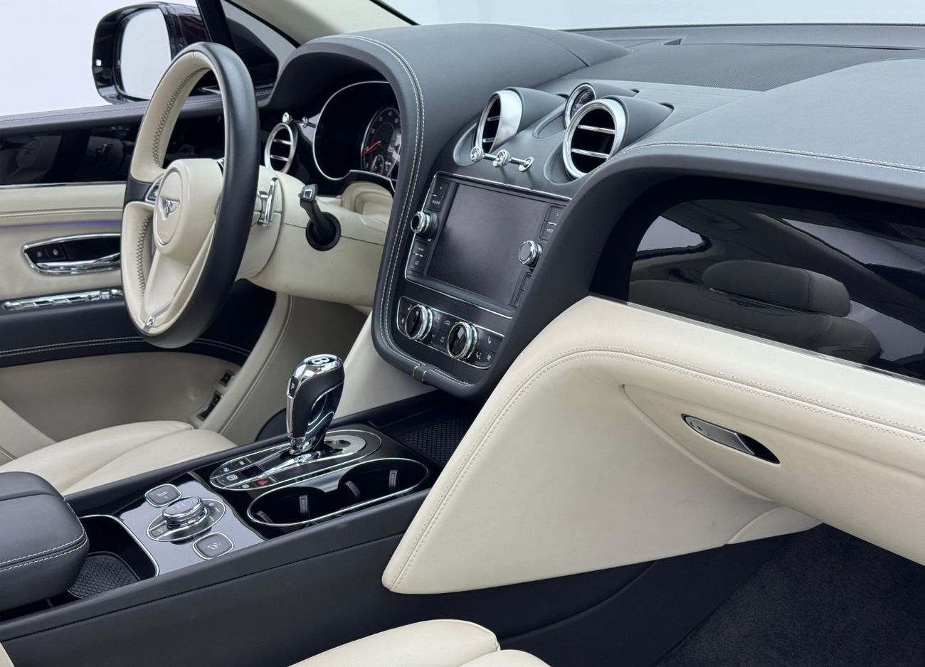 بنتلي بينتايجا 2018 Bentley Bentayga W12 Speed, Service History, 1 Year warranty, Excellent Condition, Low Km