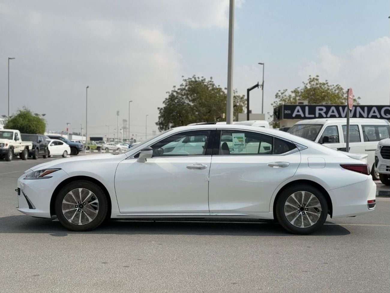 لكزس ES300h PLATINUM