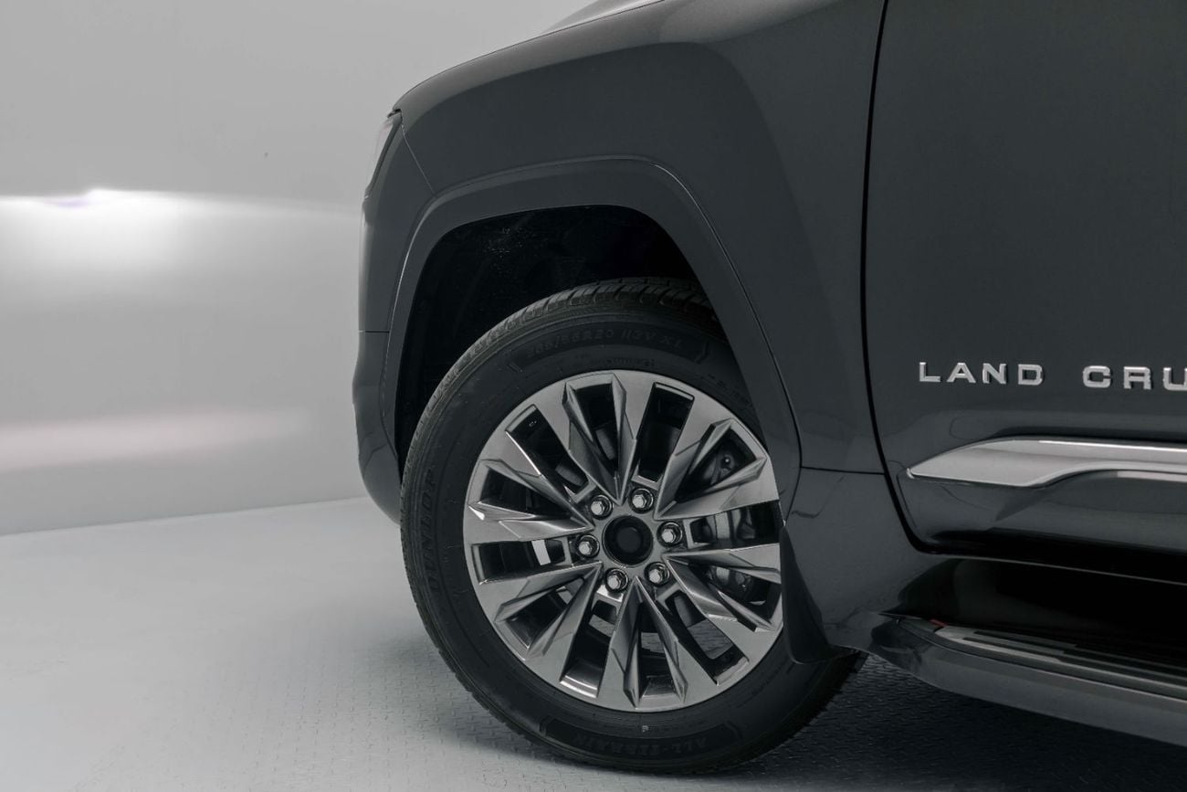 تويوتا لاند كروزر VX 3.3L - Grey Metallic Inside Black | Export Only