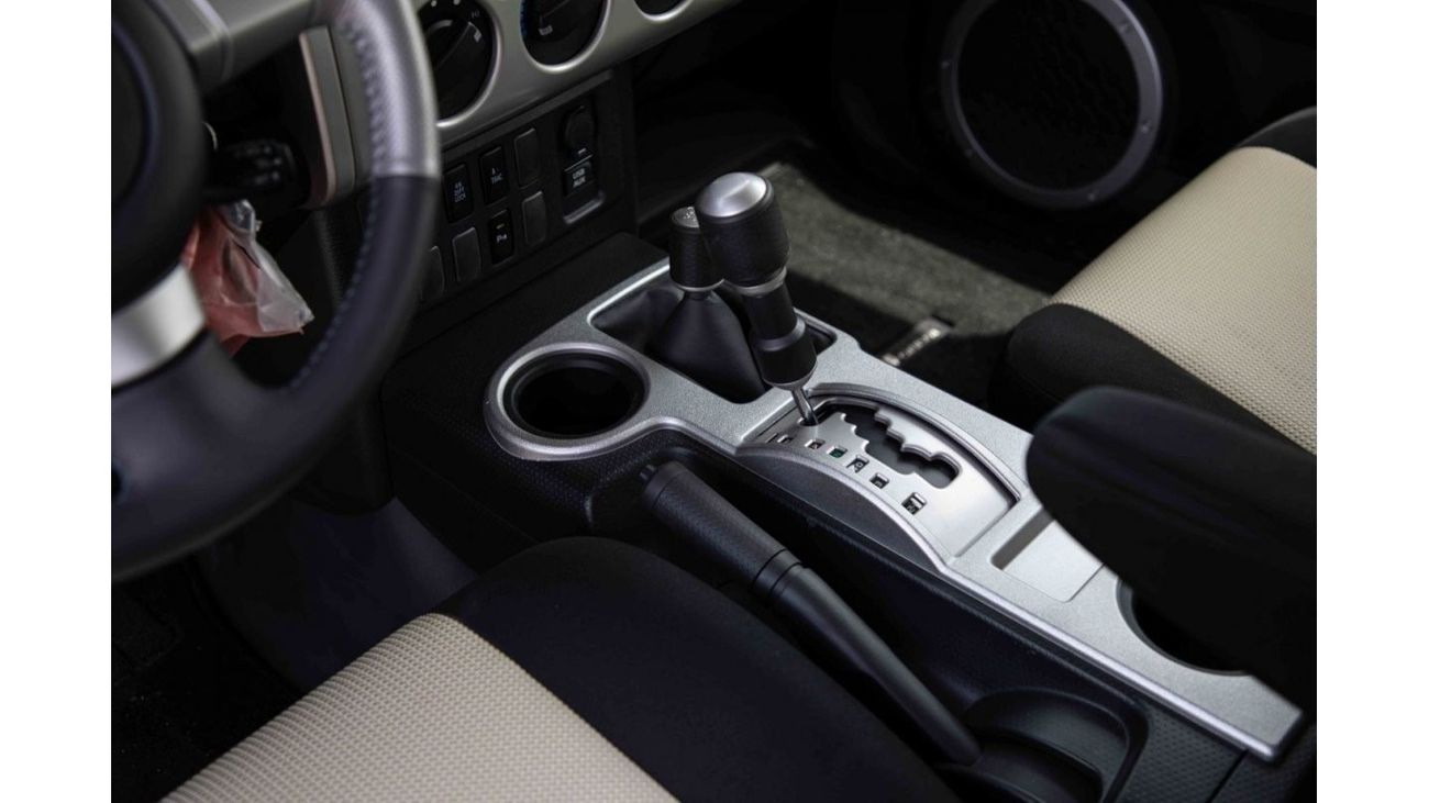 تويوتا إف جي كروزر 2023 Toyota FJ Cruiser 4.0 Final Edition JBL - Beige inside Black | Export Only