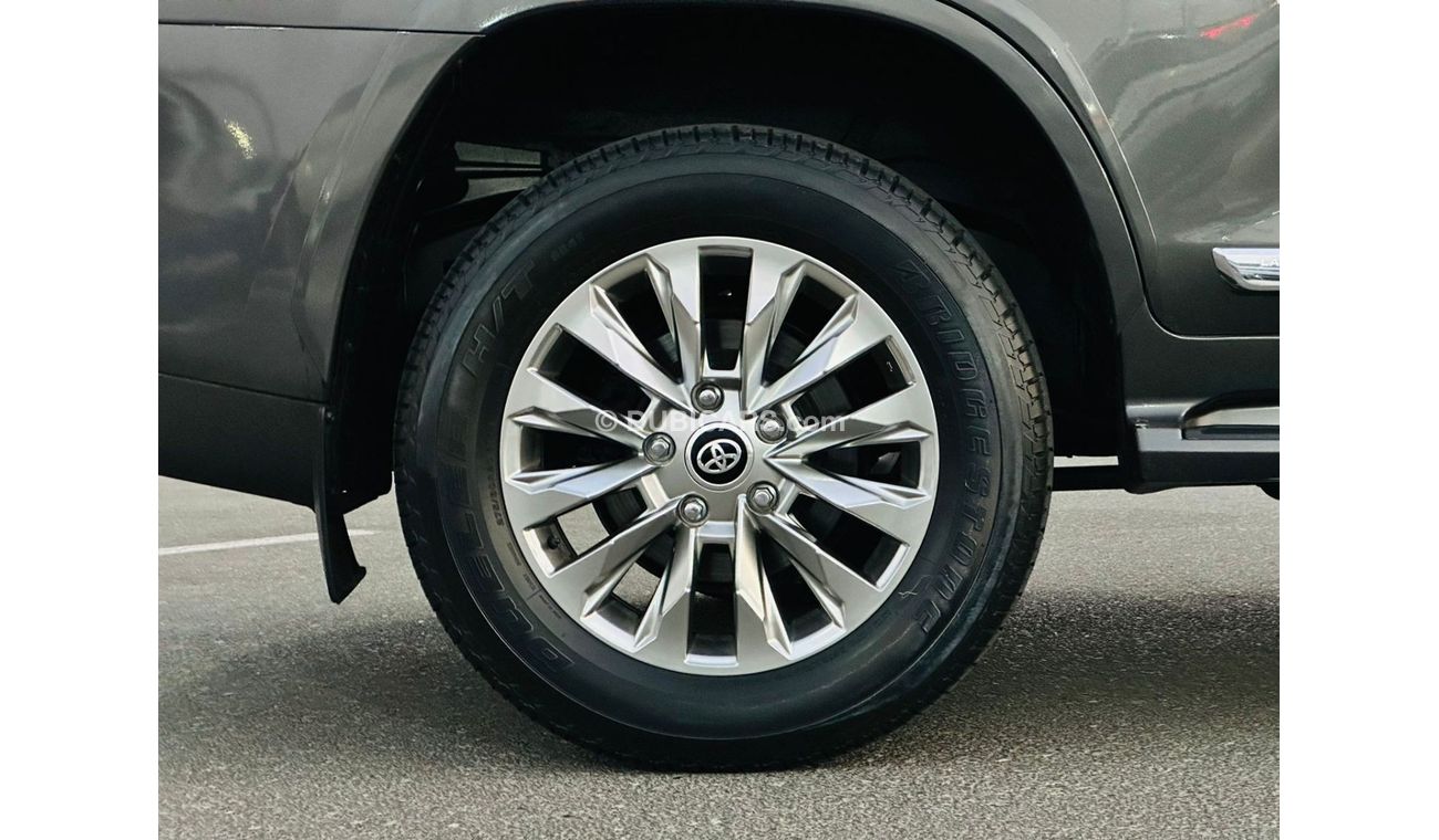 Toyota Land Cruiser VX SAHARA 2016 | RIGHT-HAND DRIVE | PUSH START | DIESEL 4.5L 7 SEATS | SUNROOF | REAR TV | BEST PRIC