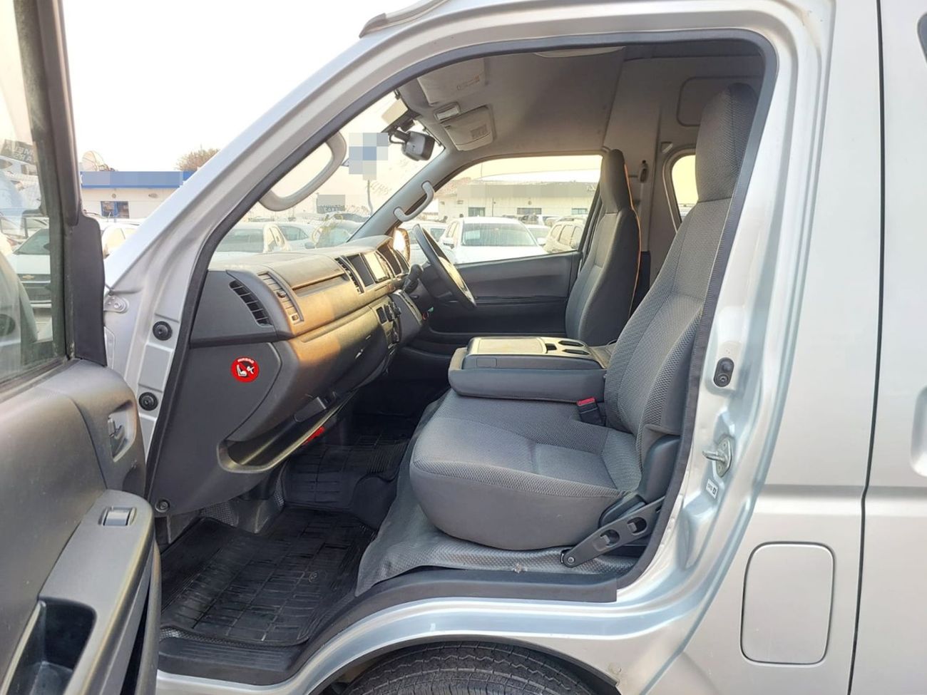 تويوتا هاياس TOYOTA HIACE VAN RHD 2015 MODEL 3.0 L DIESEL AUTOMATIC(PM15202)