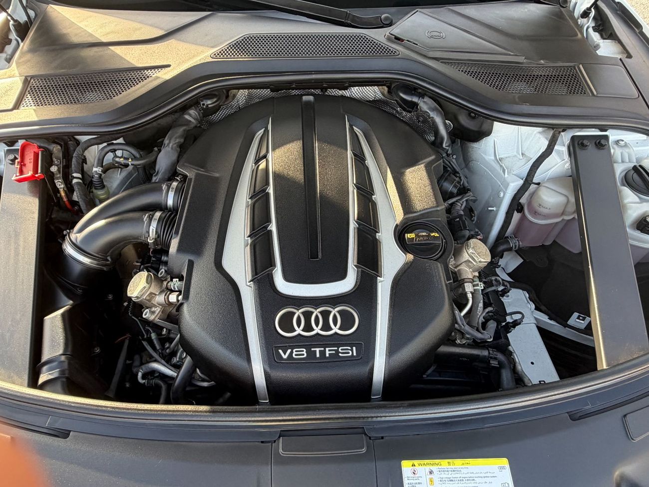 Audi A8 L 60 TFSI quattro 4.0L (454 HP)