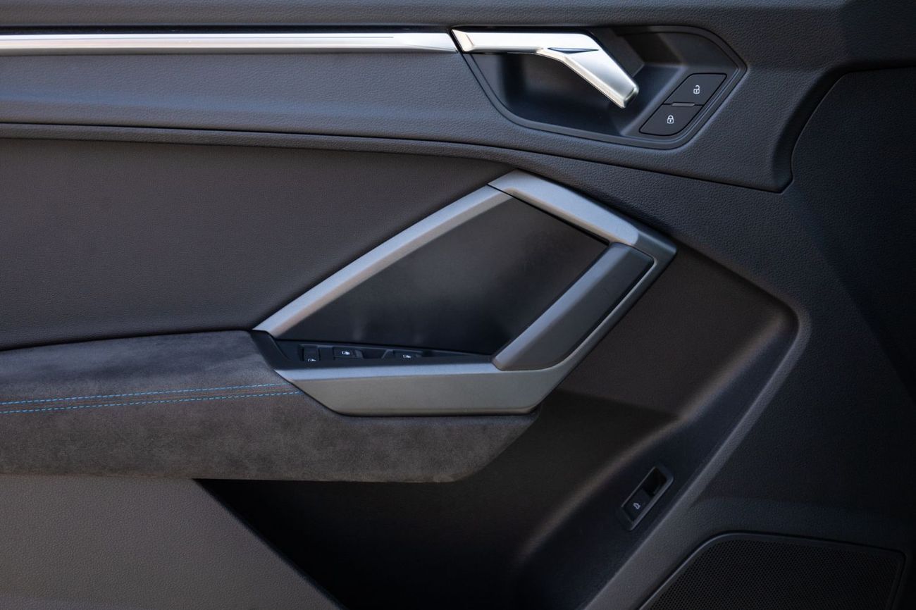 Audi RS Q3 TFSI quattro 2.5L SUV