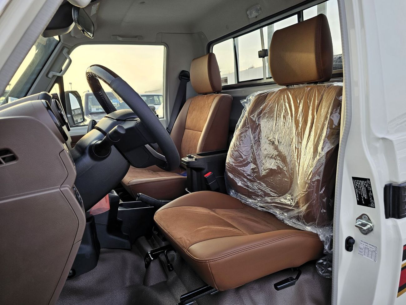 تويوتا لاند كروزر TOYOTA LC79 SINGLE CABIN DIESEL Z AUTO 2.8 V6 - 2025 MODEL - WHITE INSIDE TAN - OMANI