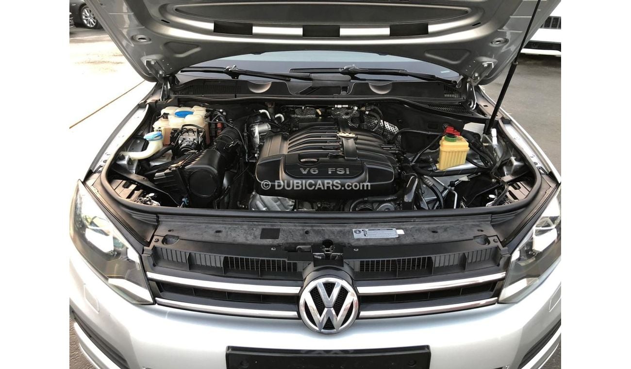 Volkswagen Touareg Volex wagon tourque  model 2011 GCC full option