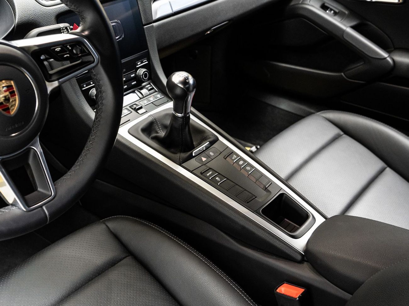 بورش كايمان 718 Std 2.0L M/T2024 Porsche Cayman, 2.0L TC F4, RWD, 300 bhp, 6 Speed Manual