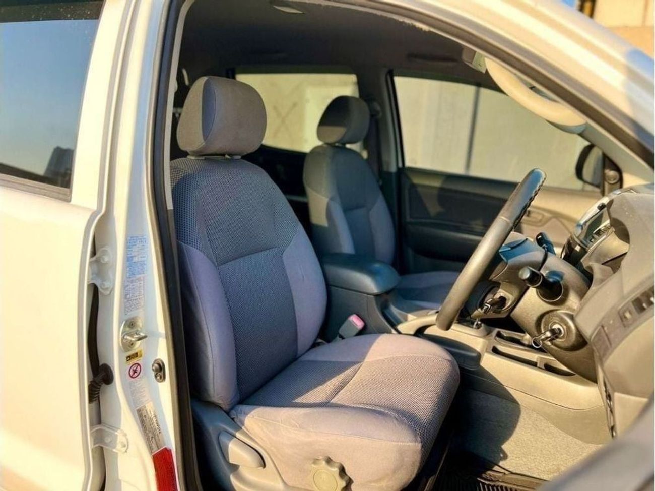 تويوتا هيلوكس diesel 3.0 liter automatic gear right hand drive