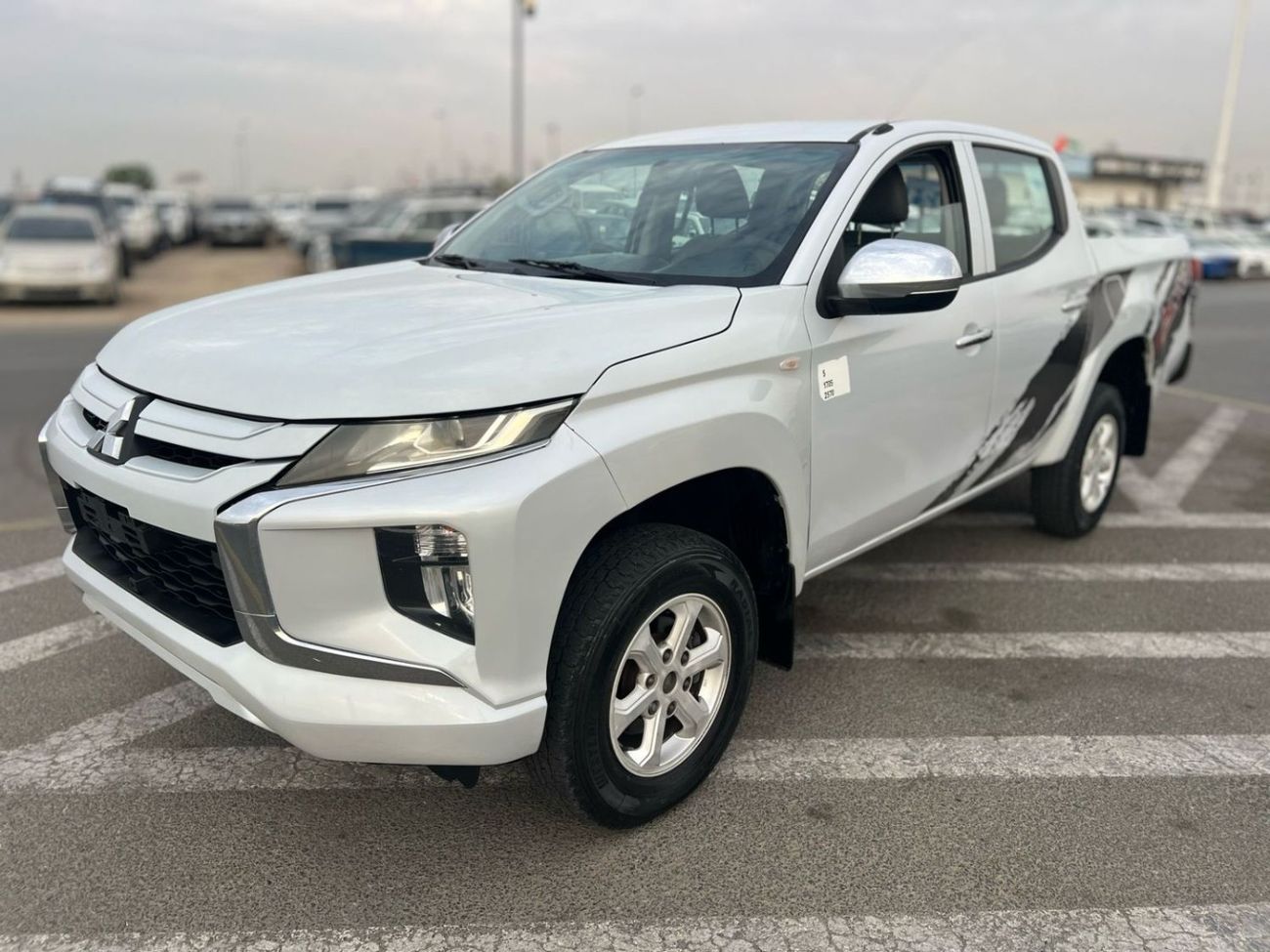 Mitsubishi L200 2019 Mitsubishi L 200 2.4L GL   Pick-Up Petrol 4X4 Manual - Power Window - Double Cabin - GCC spec
