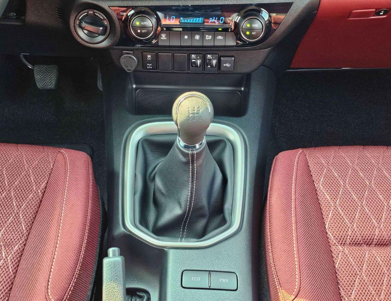 تويوتا هيلوكس SR5 S-GLX WIDE BODY / 2.7L PETROL M/T / CHROME BUMPERS / DVD+CAMERA / FULL OPTION (CODE#D4PMFS)