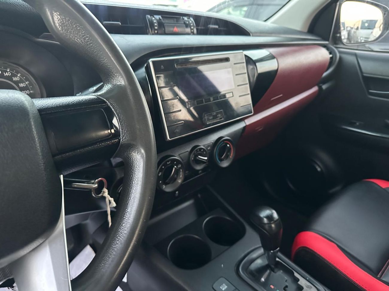 تويوتا هيلوكس GLX 2.7L Double Cab Utility A/T