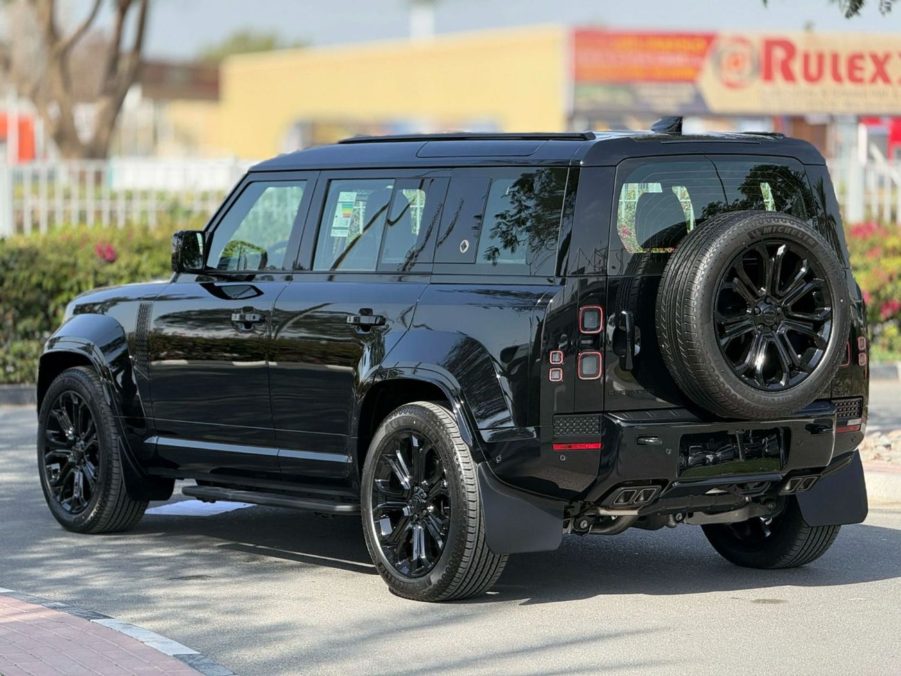 لاند روفر ديفندر BLACK EDITION**2026**GCC SPEC UNDER WARRANTY AND SERVICE