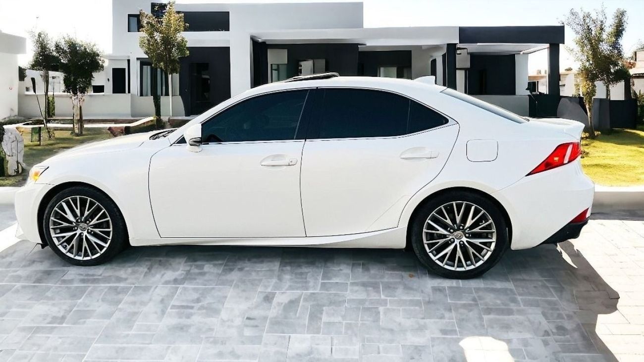 Lexus IS250 Prestige LEXUS IS 250  LADY DRIVEN  FULL SERVICE HISTORY FROM AGENCY  FIRST OWNER IN UAE