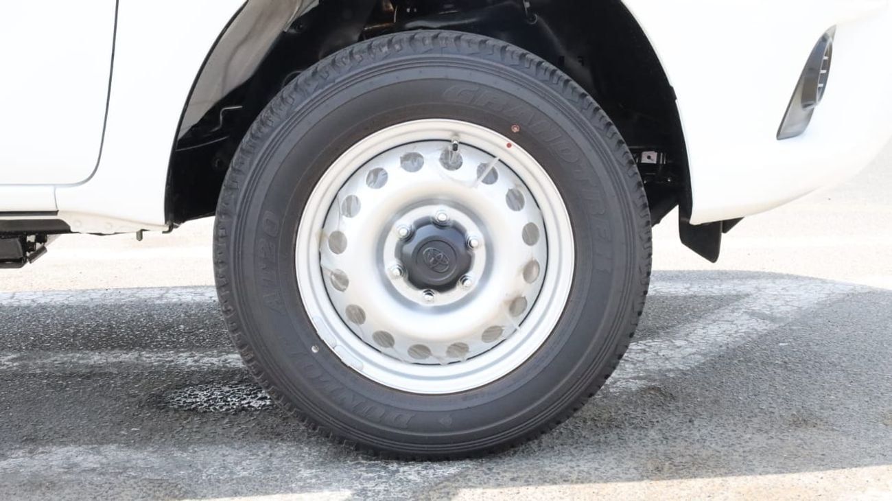 Toyota Hilux DLX 2.4L