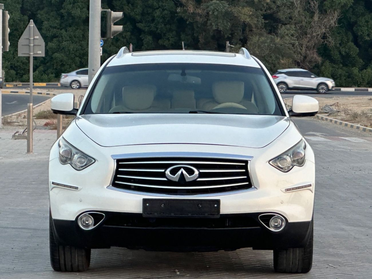 Infiniti QX70 MODEL 2017 GCC CAR PERFECT CONDITION INSIDE AND OUT SIDE FULL OPTION SUN ROOF LEATHER SEATS 5 camera