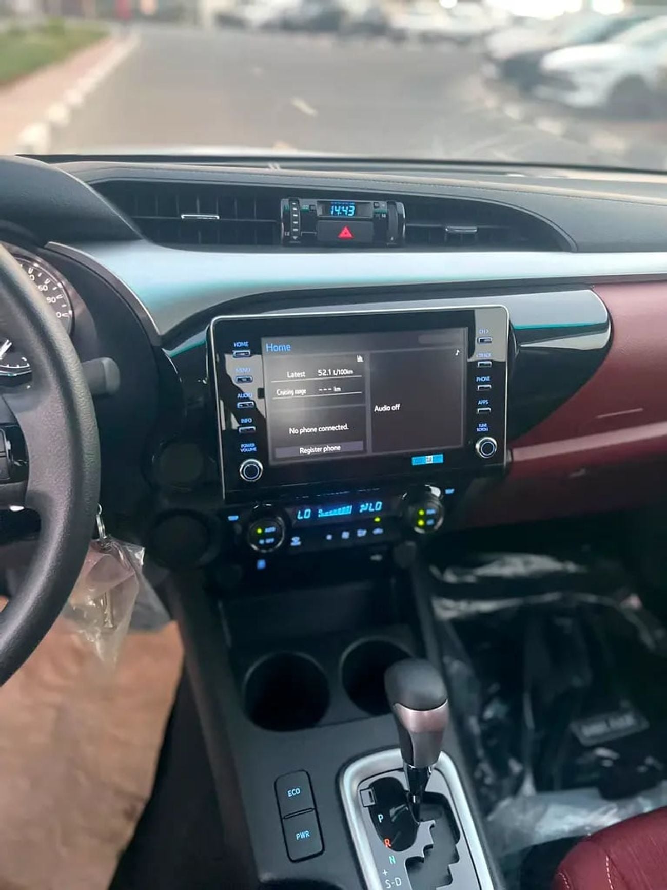 Toyota Hilux SR5 (NON GCC) SR5 A/T 2.7L PETROL GCC SPEC